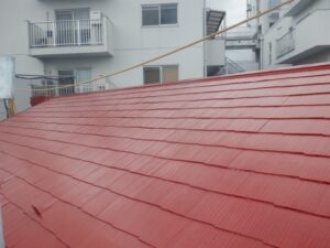 横浜市中区 屋根塗装 中塗り完了後の状態