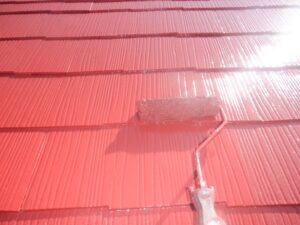 横浜市中区 屋根塗装 無機塗料の上塗り作業