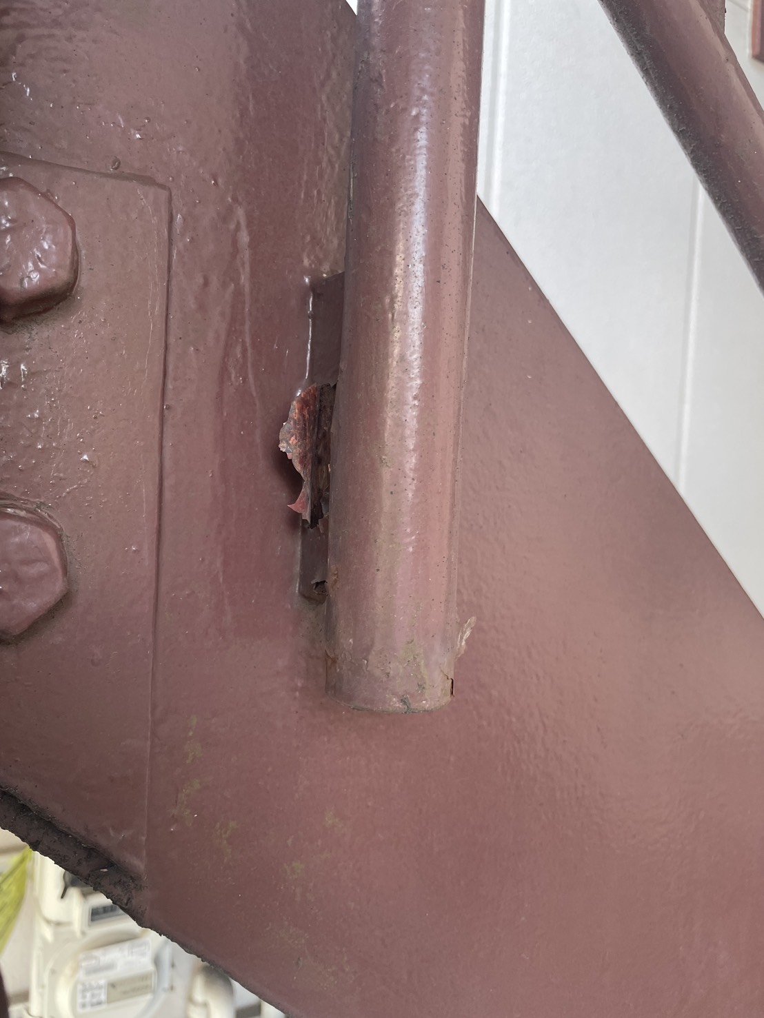 横浜市 塩害 手すり支柱 錆 塗膜剥がれ ペイントホームズ横浜店