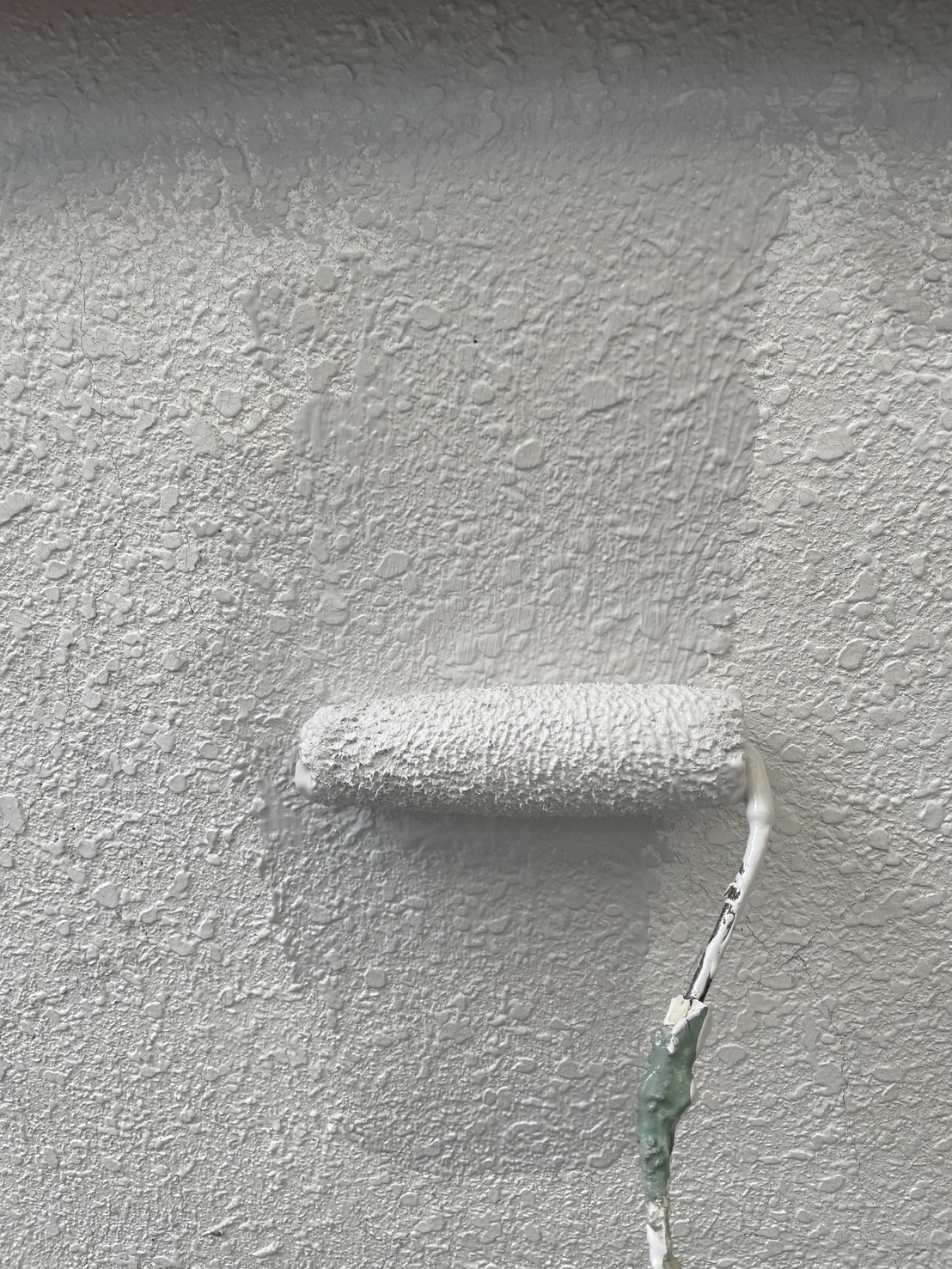 外壁中塗りローラー塗装 ウォールバリア水性Si