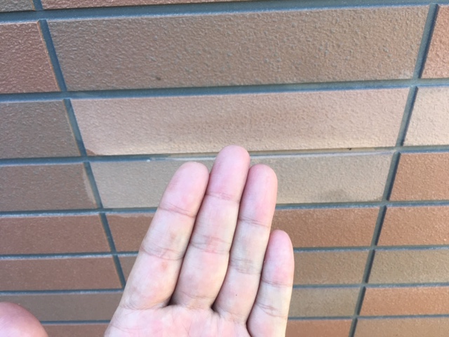横浜市のアパート外壁塗装・廊下防水はいつ必要？ オーナー様向けに劣化サインを解説