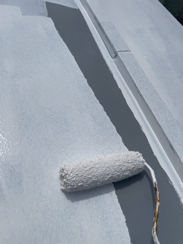 横浜市中区 屋根塗装 スズカファイン エポクールワイド 板金屋根 下塗り 瓦棒屋根