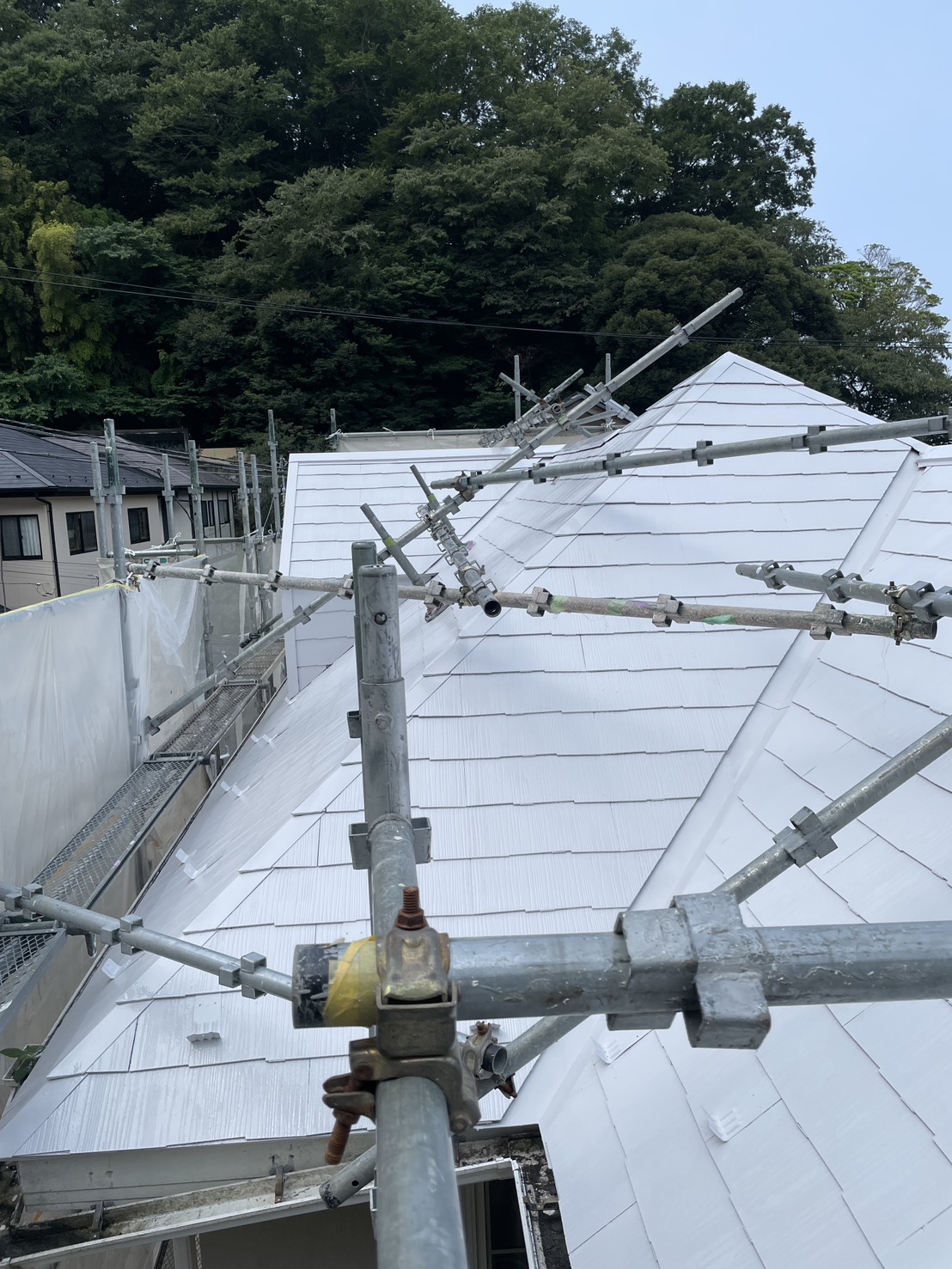 鎌倉市T様邸 屋根塗装完了後の全体